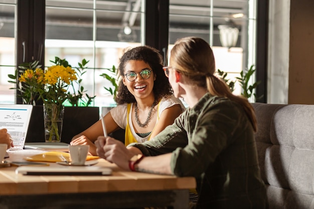 Woman-Grapples-with-Proposal-from-Longtime-Gay-Friend-Expert-Offers-Perspective-on-Love-and-Acceptance