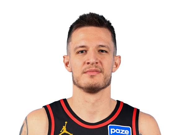 alexander-walkers-late-heroics-lead-hawks-to-narrow-victory-over-hornets