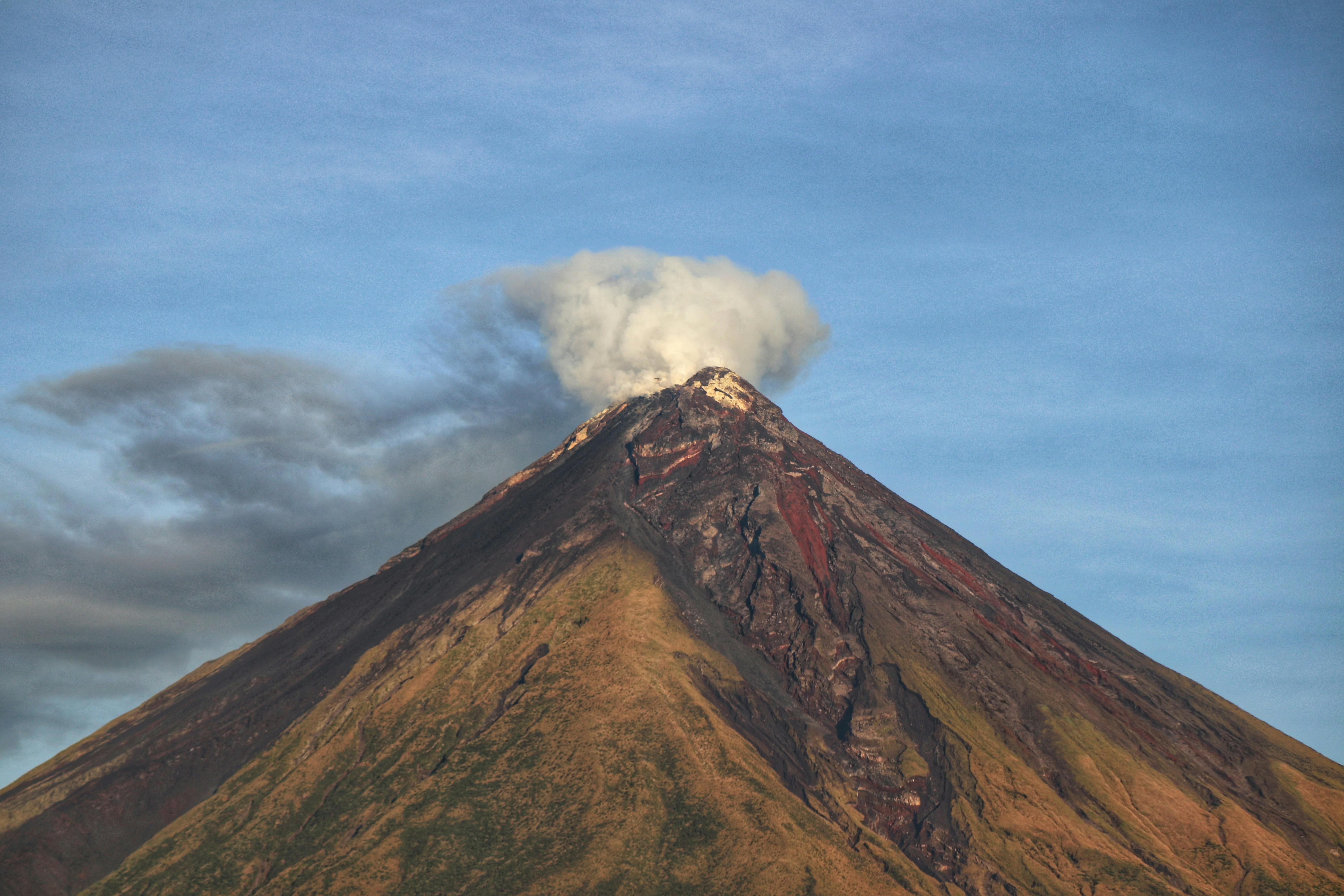 mayon-volcano-elevated-to-alert-level-2-amid-rising-activity